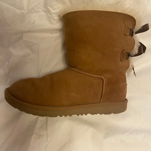 Girls Bailey Ugg Boots - Picture 3 of 4